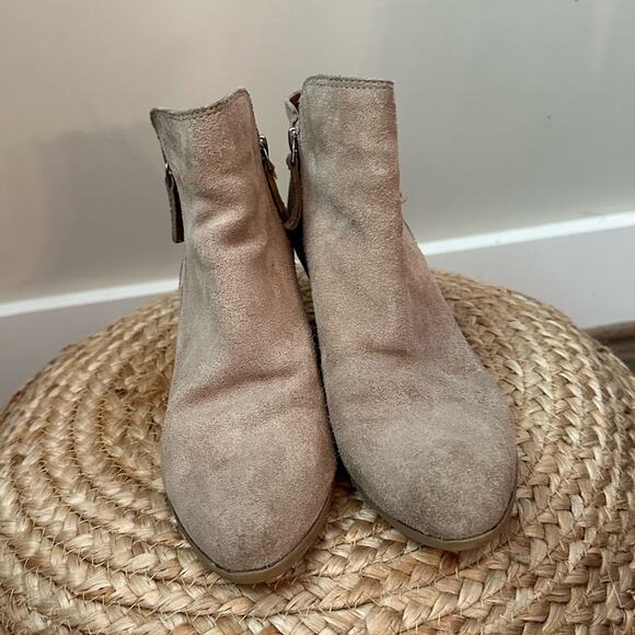 FRYE Judith Double Zip Ankle Bootie Ash/Taupe Suede Pointed Toe Size 6.5 - Picture 3 of 8